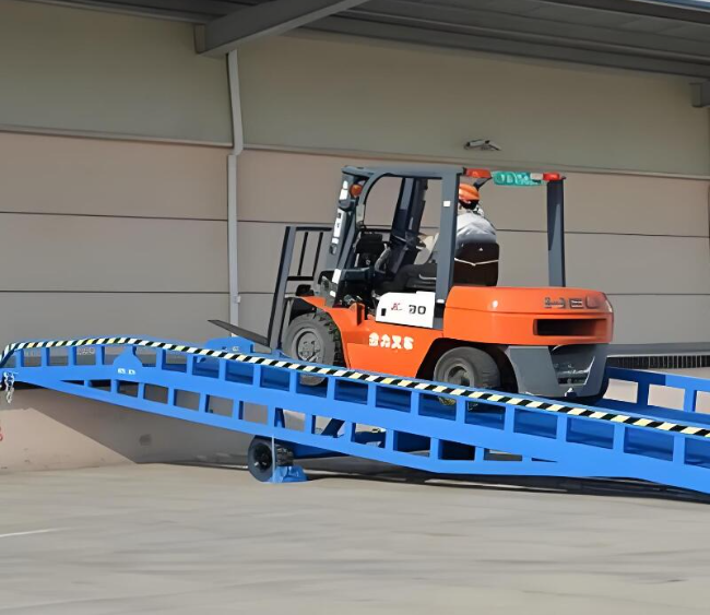吊罗山乡移动式卸货平台（叉车用）